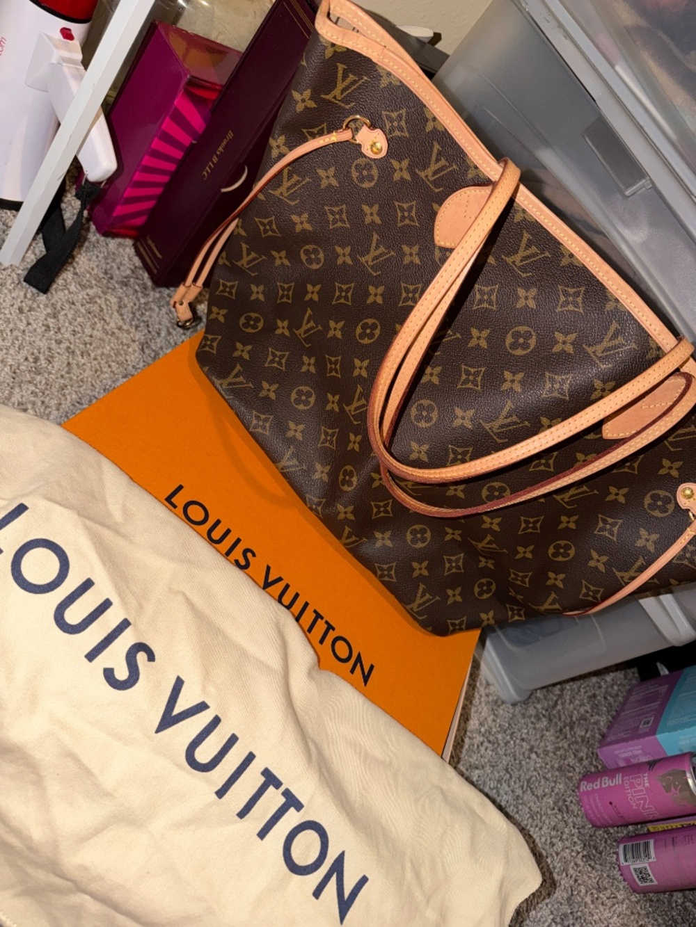 Louis Vuitton - Picture 4 of 5
